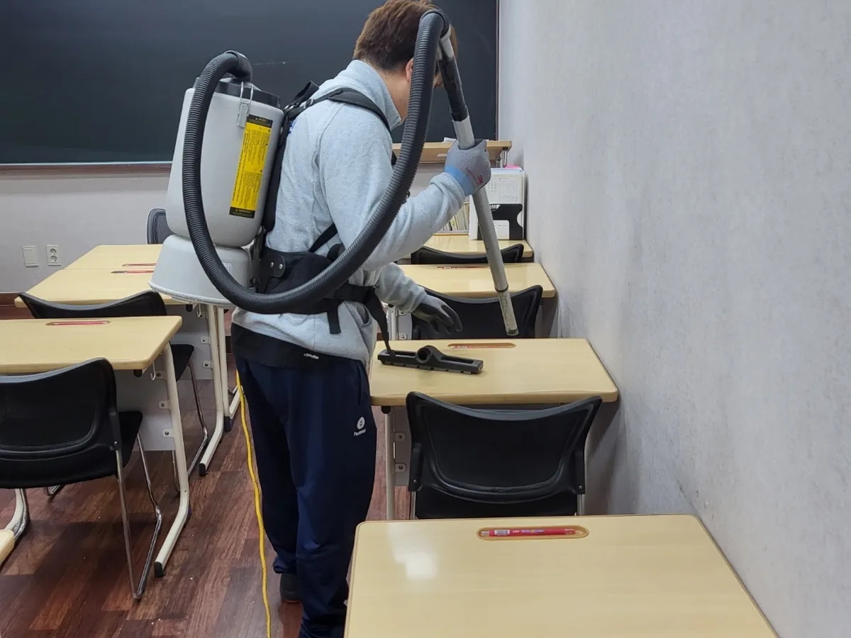 정읍시 시기동 학교 현관·중앙홀 바닥 위생청소 사례 - 행진크린