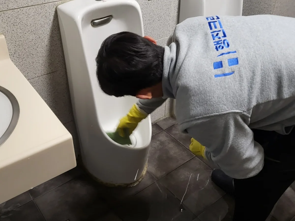 정읍시 진산동 학교 화장실 세면대 살균 위생청소 사례 - 행진크린